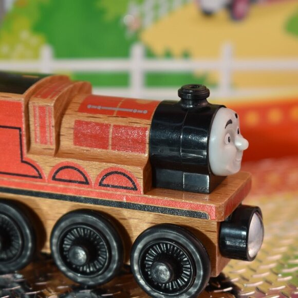 James Real Exposed Wood Thomas the Tank Engine & Friends Wooden Railway Trains - Picture 9 of 12